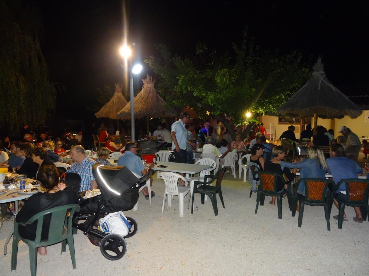 Camping Le Pre Saint-Andre Souvignargues Exterior photo